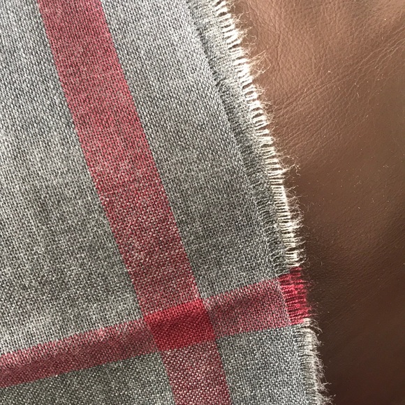 NWT Auth Burberry Scarves - Picture 7 of 8